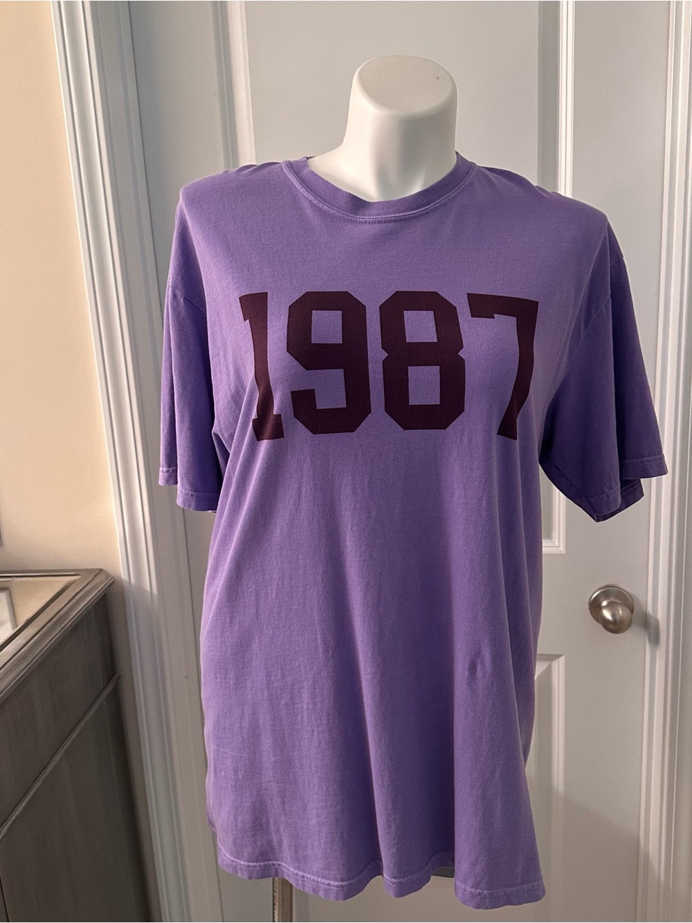 Comfort Colors brand. 1987 graphic tee. Size XL. Short sleeve Tshirt. Purple.